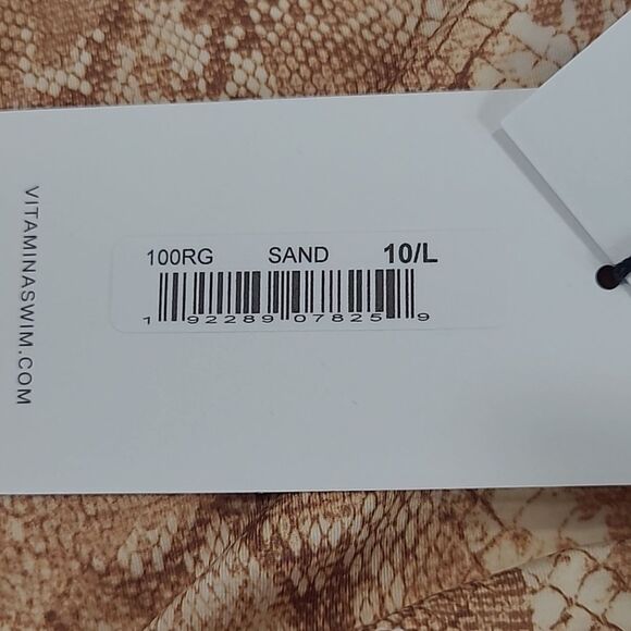 NWT Vitamin A Remy Rashguard Top - Picture 9 of 10